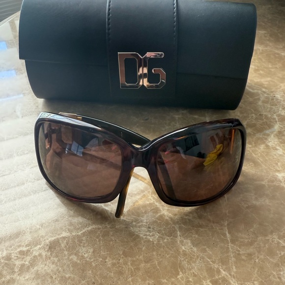 Women\'s Sunglasses - Black and Brown